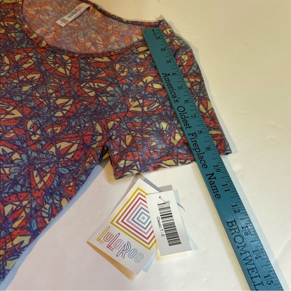 LuLaRoe NWT Multi Colored Short Sleeve Classic T Size Small - Picture 6 of 9